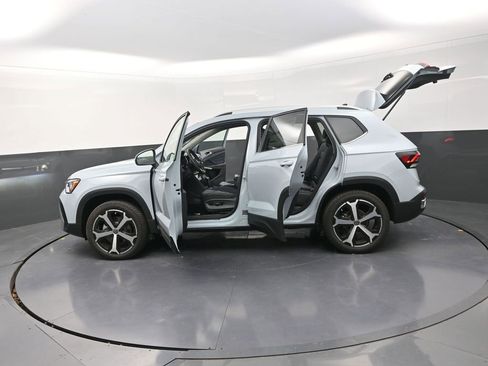 New 2026 Volkswagen Taos SEL image 31