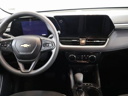 Used 2025 Chevrolet TrailBlazer LT AWD/4WD image 13
