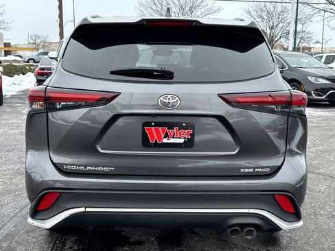 Used 2024 Toyota Highlander XSE image 16