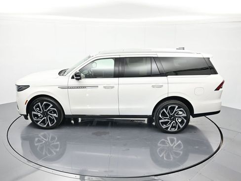 New 2026 Lincoln Navigator Reserve AWD/4WD image 37