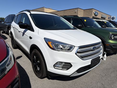 Used 2018 Ford Escape SEL AWD/4WD image 2