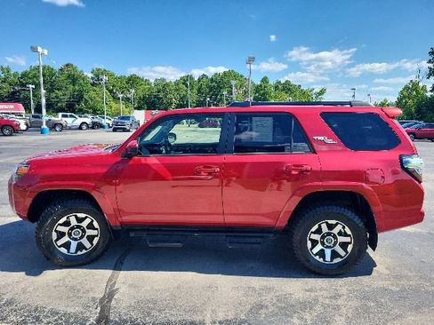 Used 2019 Toyota 4Runner TRD Off-Road AWD/4WD image 11