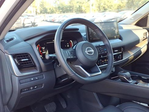 Certified 2024 Nissan Rogue Platinum w/ Platinum Premium Package image 14