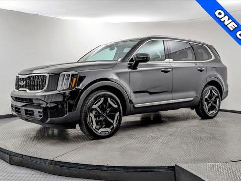 Used 2025 Kia Telluride S image 2