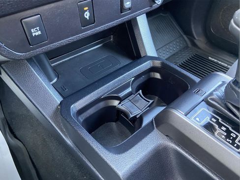 Used 2019 Toyota Tacoma TRD Sport AWD/4WD image 27