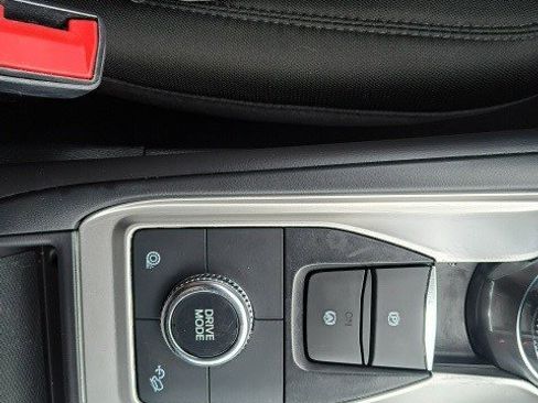 Used 2022 Ford Explorer XLT image 24