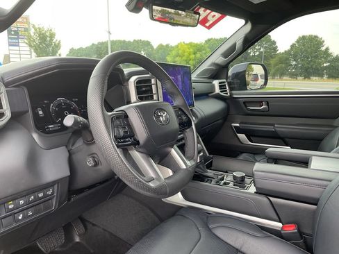 Used 2024 Toyota Sequoia Platinum AWD/4WD image 10