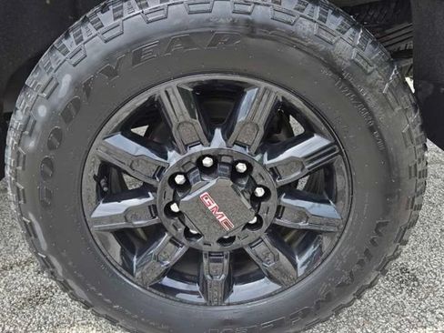 Used 2024 GMC Sierra 2500 AT4 w/ AT4 Premium Plus Package AWD/4WD image 15