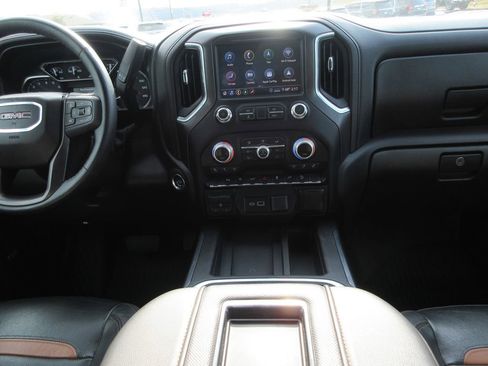 Certified 2020 GMC Sierra 1500 AT4 w/ AT4 Premium Package image 19