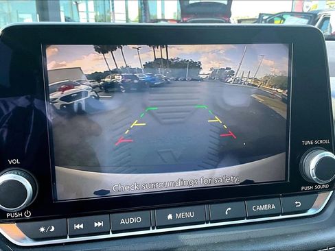 Used 2023 Nissan Rogue S image 13