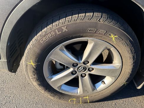 Used 2015 Toyota RAV4 XLE FWD image 5