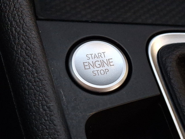 Used 2025 Volkswagen Jetta SE FWD image 26