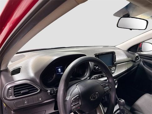 Used 2018 Hyundai Elantra GT image 11