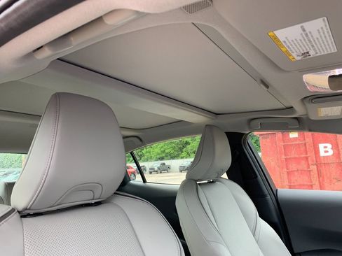 Used 2025 Toyota Prius Limited FWD image 19