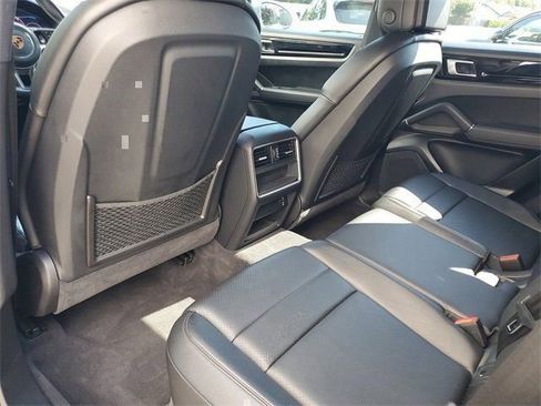 Used 2021 Porsche Cayenne image 34
