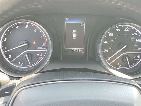 Used 2022 Toyota Camry SE FWD image 19