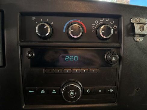 Used 2014 Chevrolet Express 2500 RWD image 16
