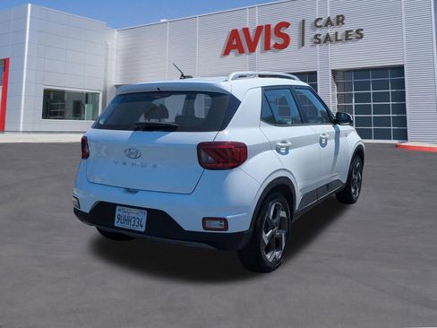 Used 2025 Hyundai Venue SEL FWD image 6