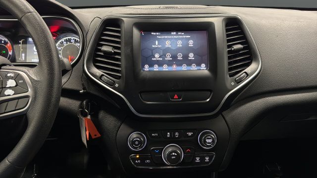 Used 2020 Jeep Cherokee Latitude AWD/4WD image 12