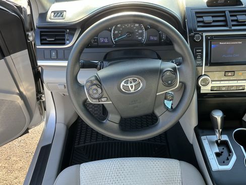 Used 2013 Toyota Camry LE image 12