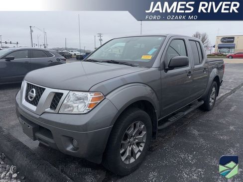Used 2020 Nissan Frontier SV image 1