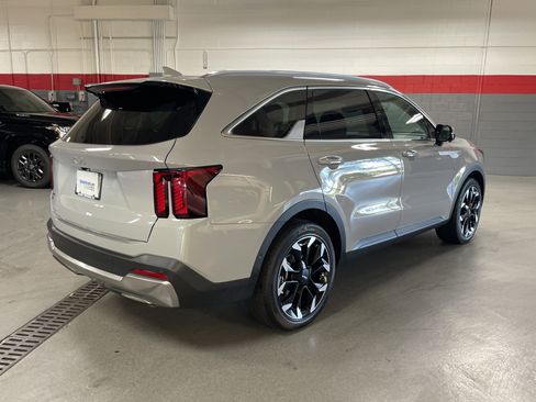 Used 2025 Kia Sorento SX FWD image 10