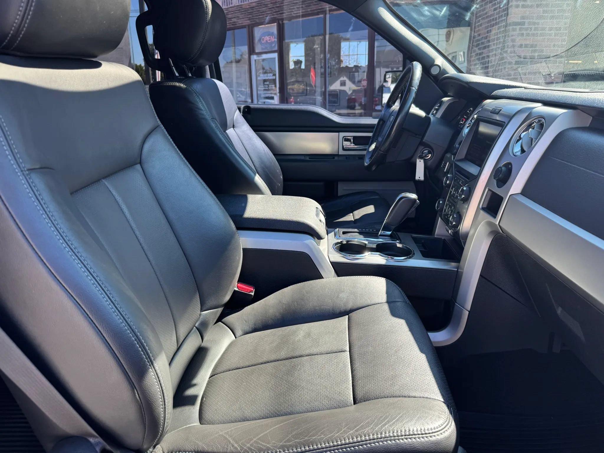 Used 2014 Ford F150 FX4 w/ Equipment Group 402A Luxury AWD/4WD image 40