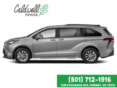 Used 2024 Toyota Sienna XLE FWD image 3