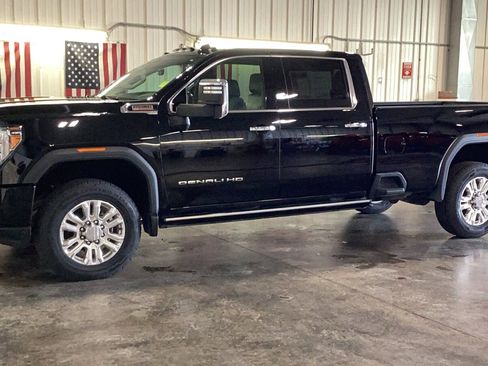 Used 2022 GMC Sierra 3500 Denali w/ Denali Ultimate Package AWD/4WD image 2