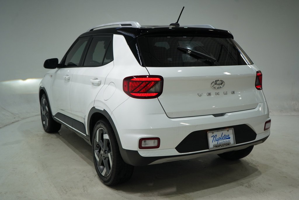 Used 2024 Hyundai Venue Limited FWD image 6