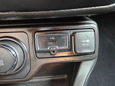 Used 2019 Jeep Renegade Sport AWD/4WD image 32