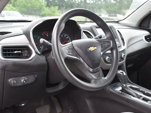 Used 2018 Chevrolet Equinox LS FWD image 9