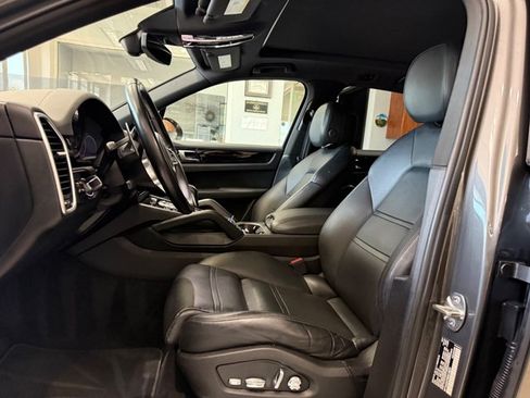 Used 2019 Porsche Cayenne AWD/4WD image 12