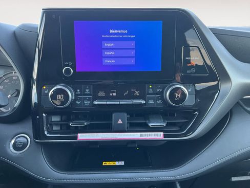 Used 2024 Toyota Highlander XLE image 16