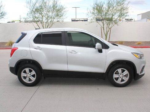 Used 2022 Chevrolet Trax LS w/ Tint and Cruise Package FWD image 4
