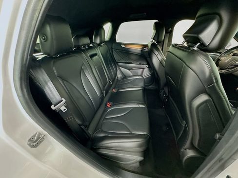 Used 2019 Lincoln MKC Select w/ Select Plus Package FWD image 28