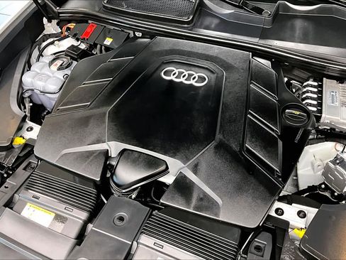 Used 2023 Audi Q8 Premium Plus AWD/4WD image 31
