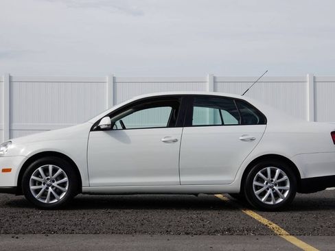 Used 2010 Volkswagen Jetta Limited Edition FWD image 15