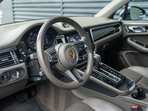 Used 2023 Porsche Macan AWD/4WD image 4