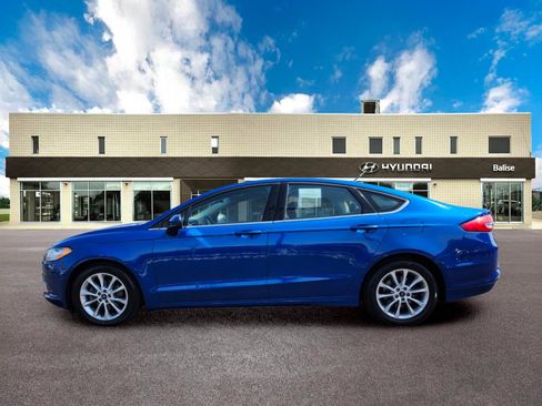 Used 2017 Ford Fusion SE w/ Fusion SE Technology Package image 6