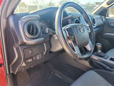 Used 2022 Toyota Tacoma TRD Off-Road image 19