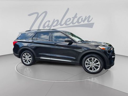 Used 2020 Ford Explorer XLT w/ Equipment Group 202A AWD/4WD image 3