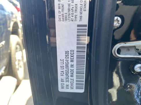 Used 2024 RAM 2500 Big Horn w/ Bed Utility Group image 26