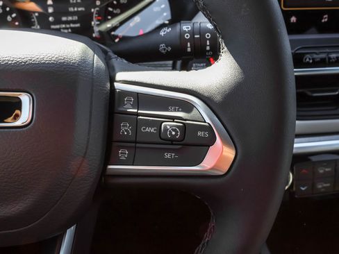 New 2026 Jeep Compass Limited image 25