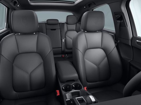Certified 2023 Porsche Macan AWD/4WD image 5