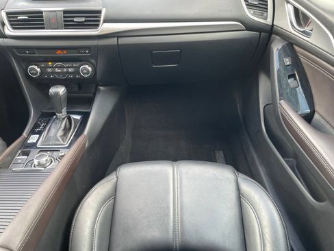 Used 2018 MAZDA MAZDA3 Touring FWD image 26