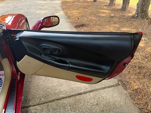 Used 1999 Chevrolet Corvette Convertible w/ Memory Pkg RWD image 50