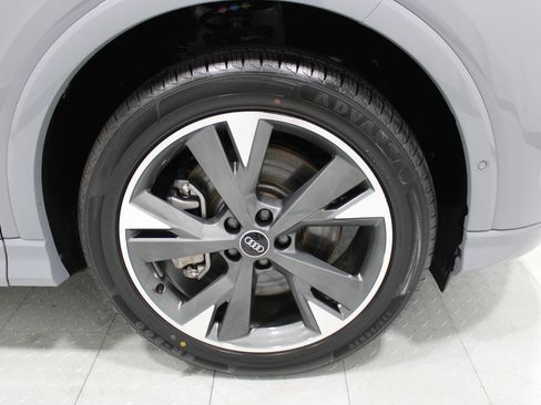 Used 2024 Audi Q4 e-tron Premium Plus w/ Premium Plus AWD/4WD image 4