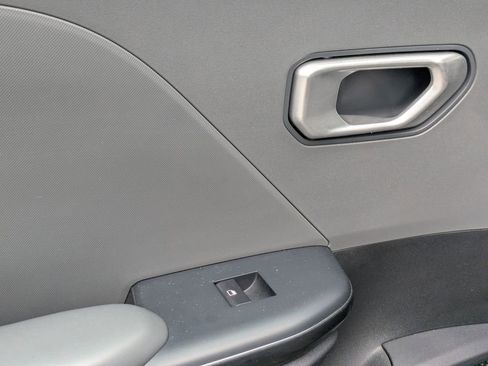 Used 2025 Kia K4 LXS image 25