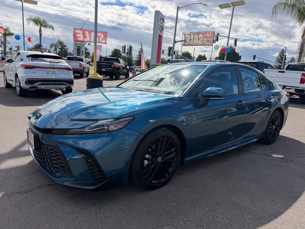 Used 2025 Toyota Camry SE w/ Convenience Package FWD image 3